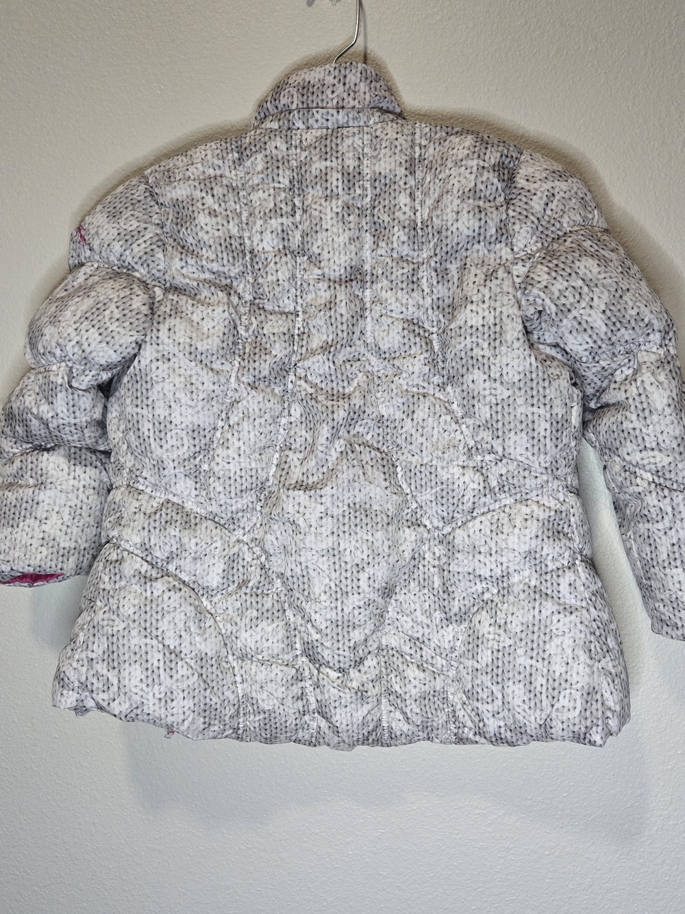 Weatherproof Girls Gray White Pattern Puffer Jacket Pink Lining Size 6 Kids - Picture 4 of 4